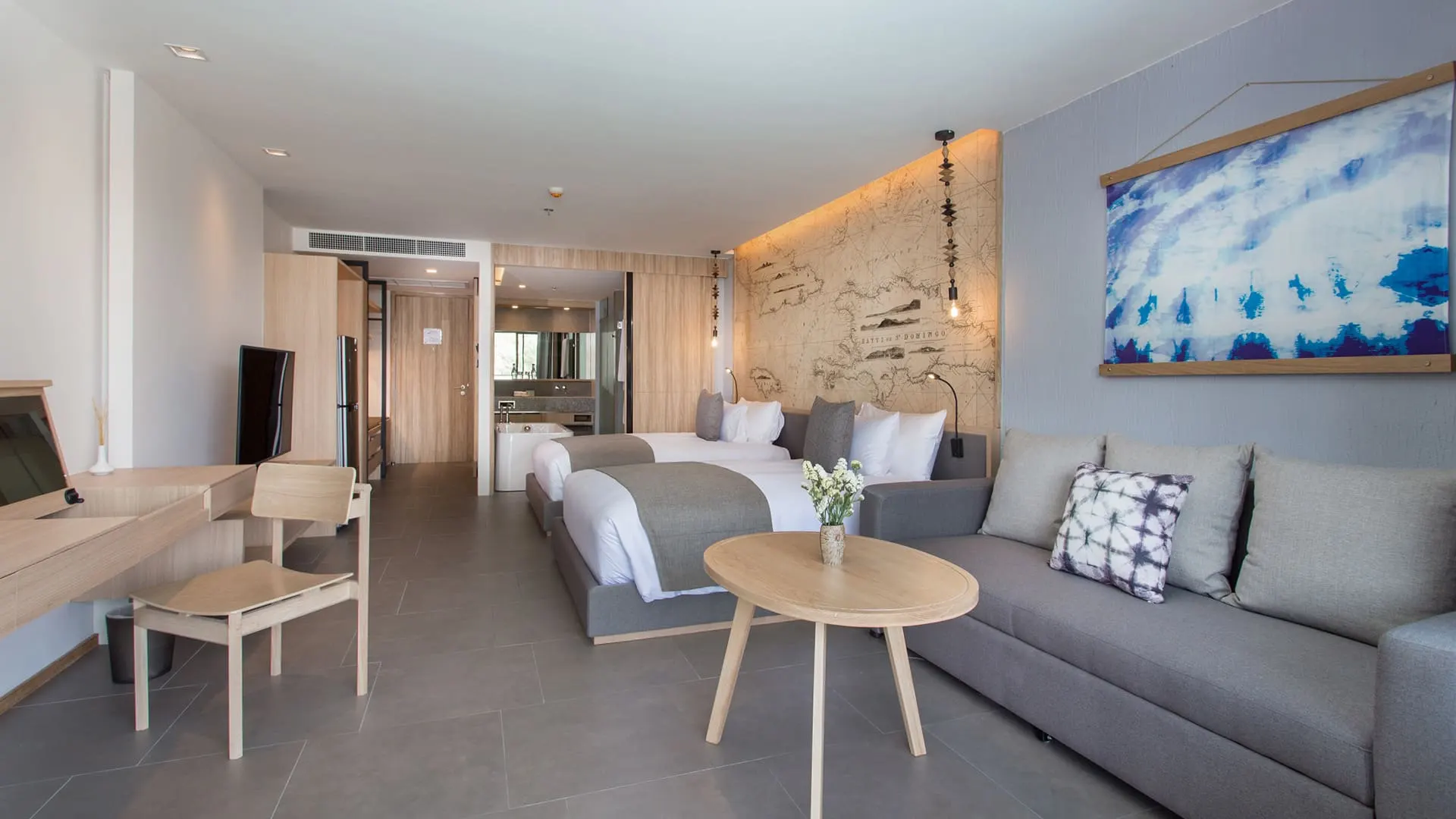 Deluxe Poolside room private terrace