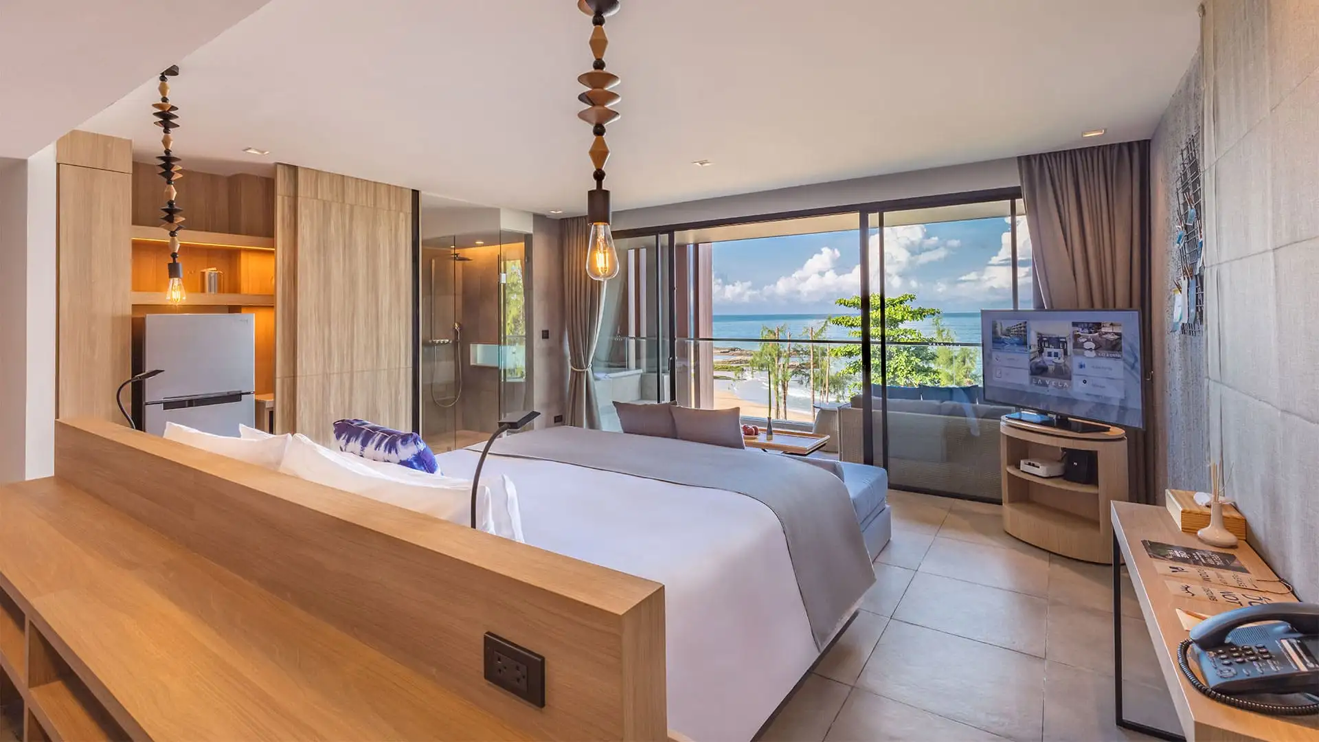 Deluxe Sea View room interior